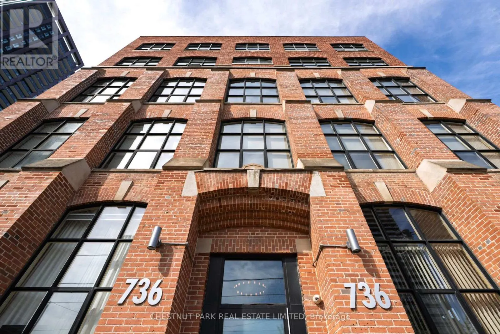 201 - 736 DUNDAS STREET E