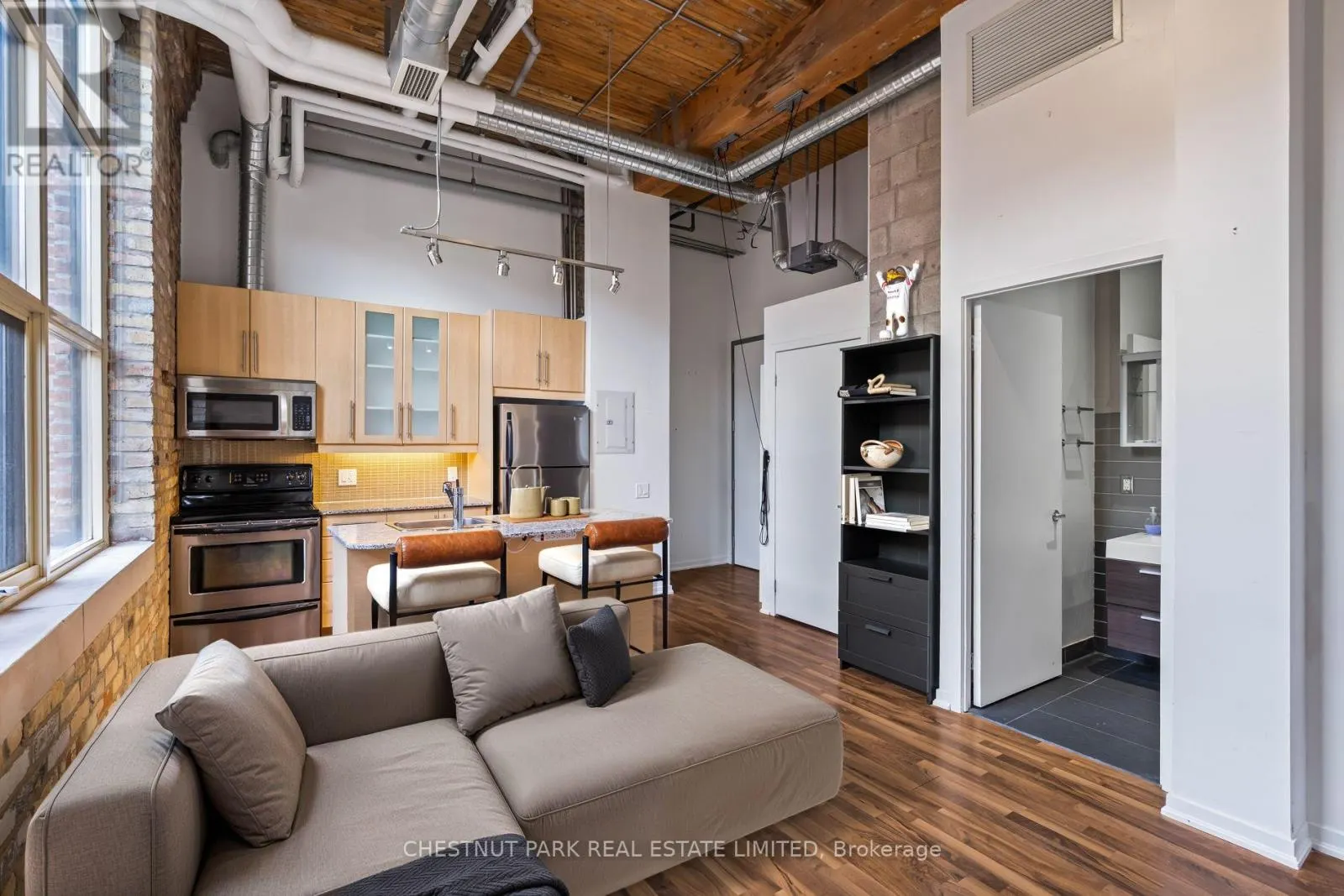 201 - 736 DUNDAS STREET E