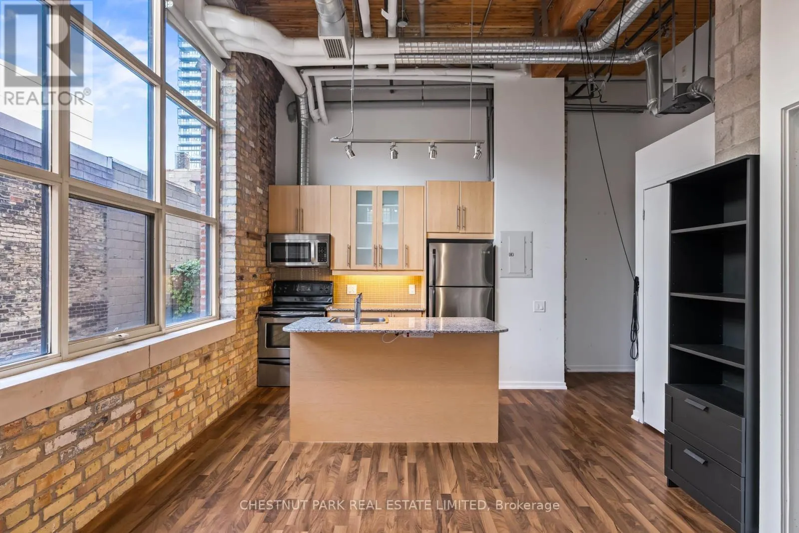 201 - 736 DUNDAS STREET E