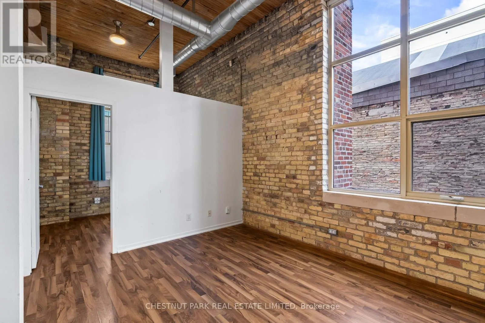 201 - 736 DUNDAS STREET E