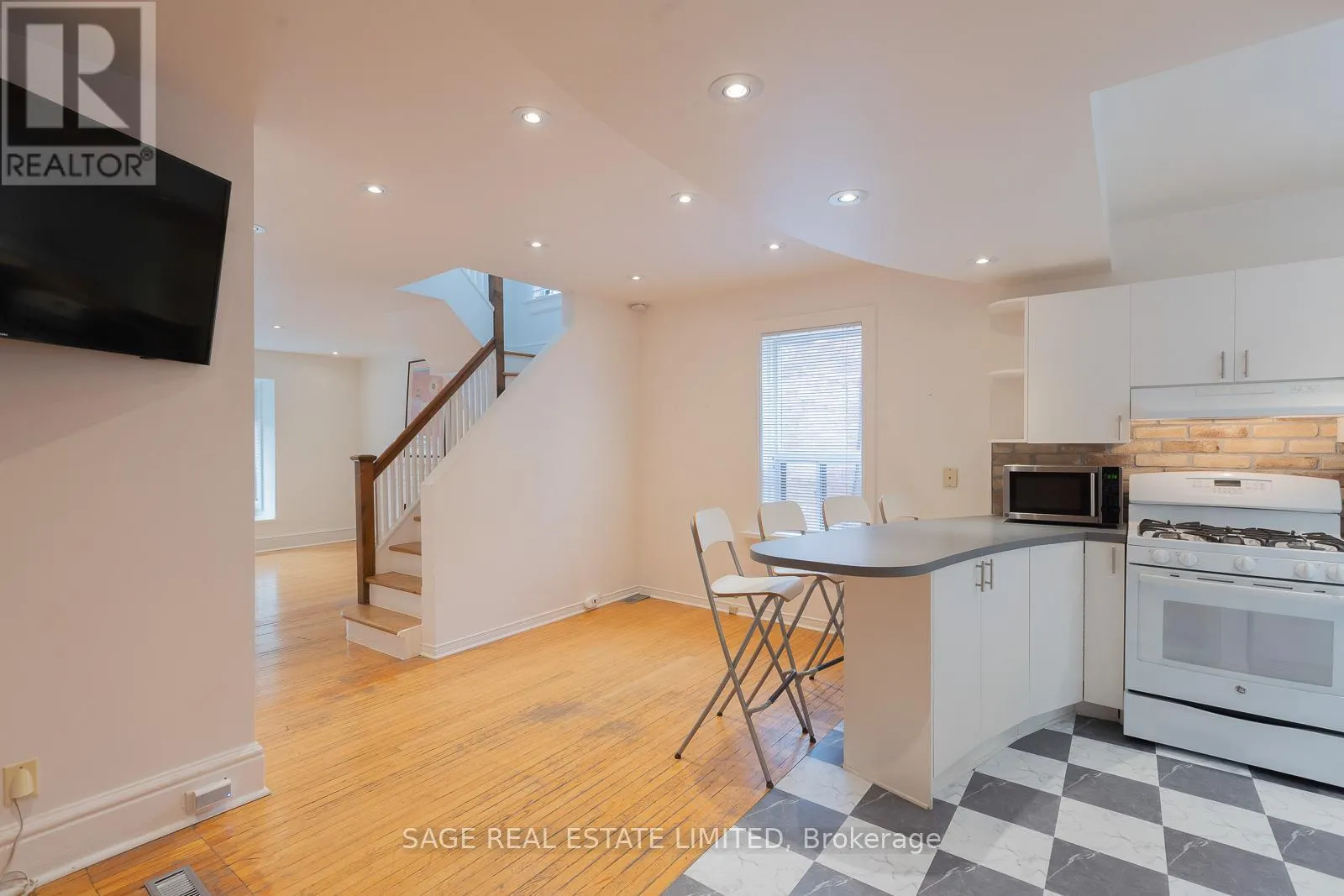 UPPER - 685 EUCLID AVENUE