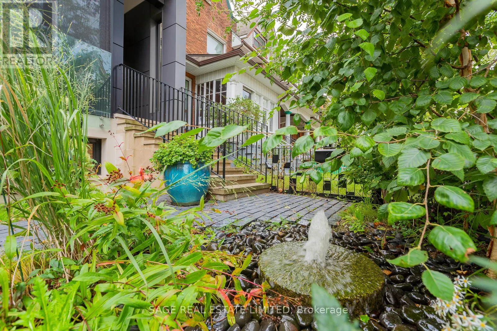 UPPER - 685 EUCLID AVENUE