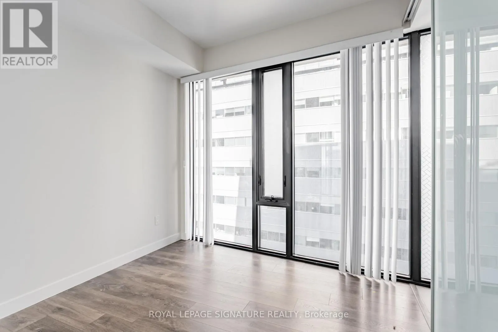 1805 - 215 QUEEN STREET W