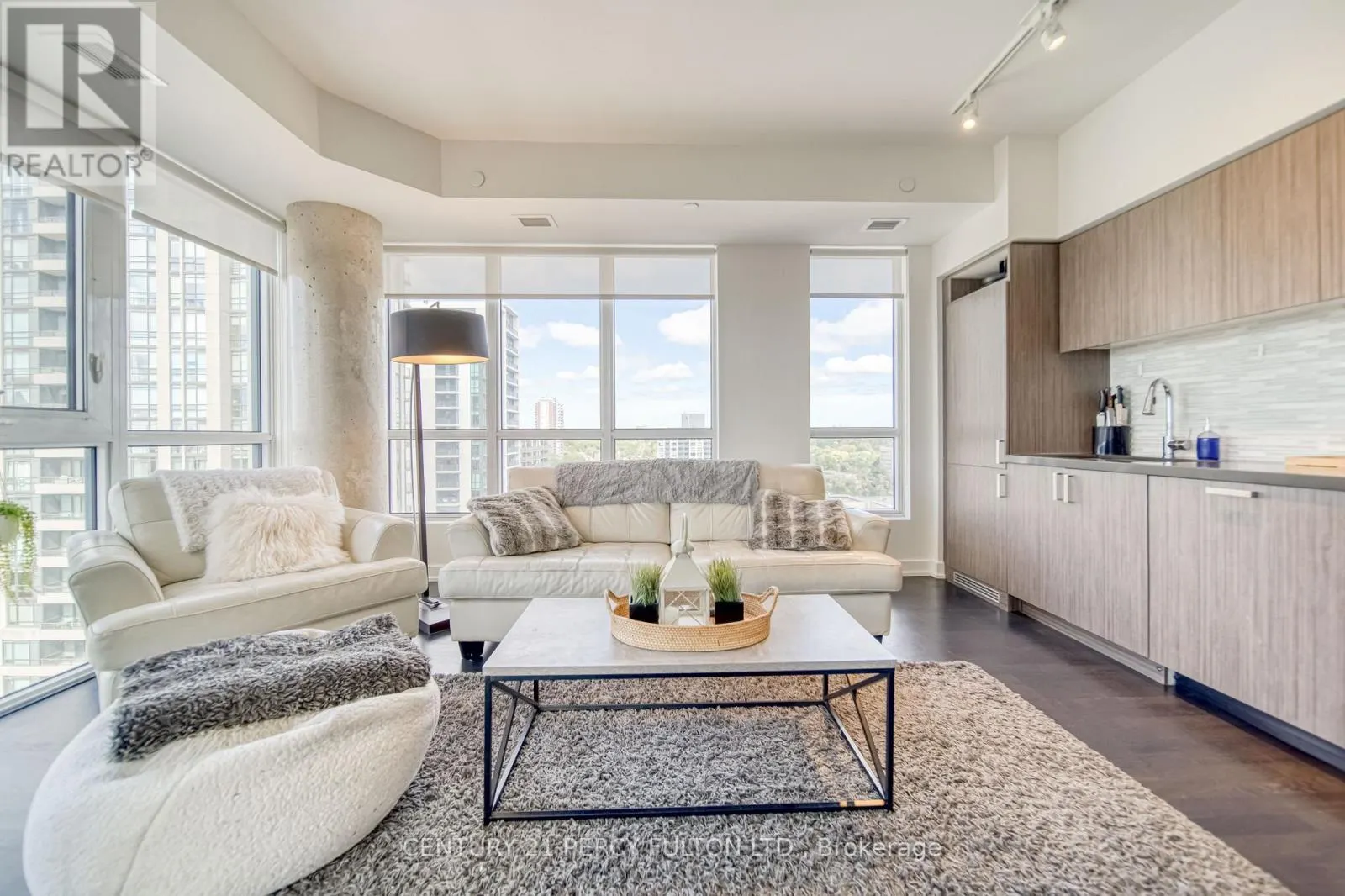 1211 - 501 ST. CLAIR AVENUE W