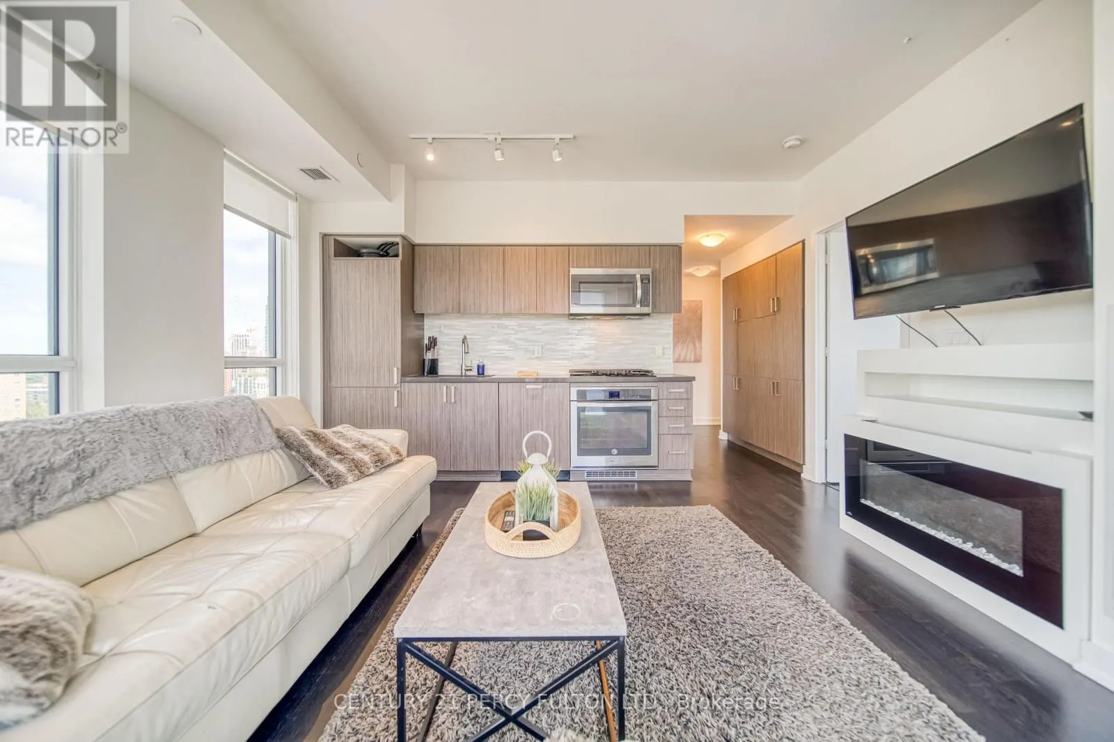 1211 - 501 ST. CLAIR AVENUE W