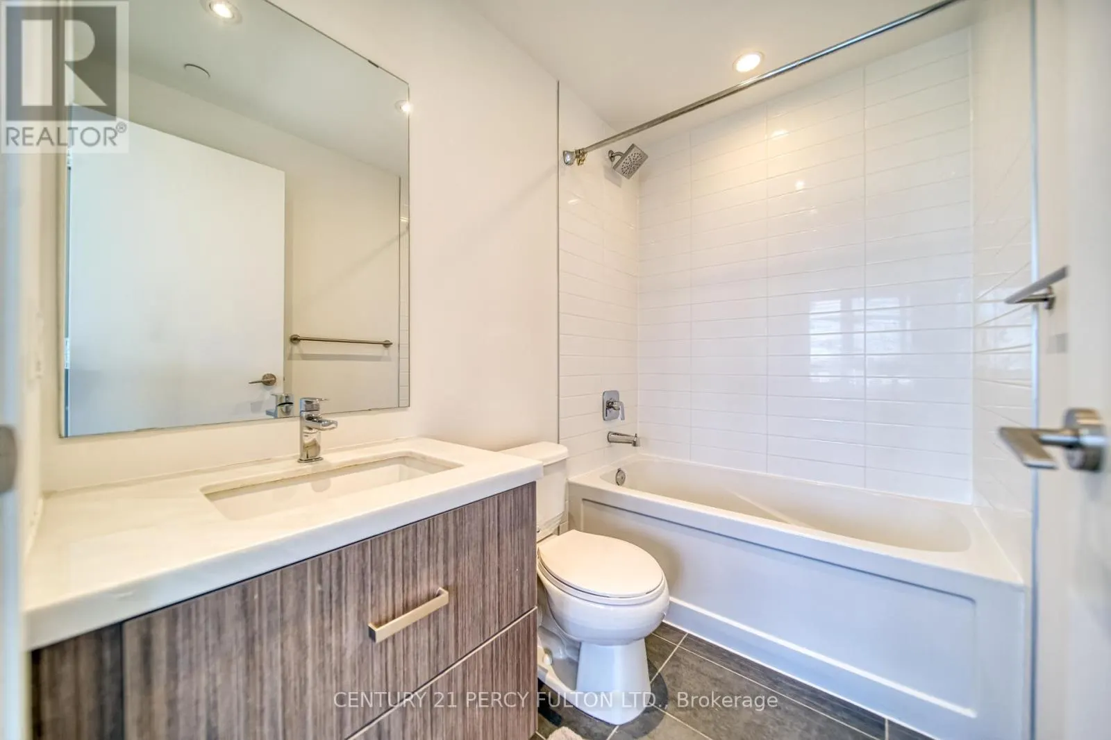 1211 - 501 ST. CLAIR AVENUE W