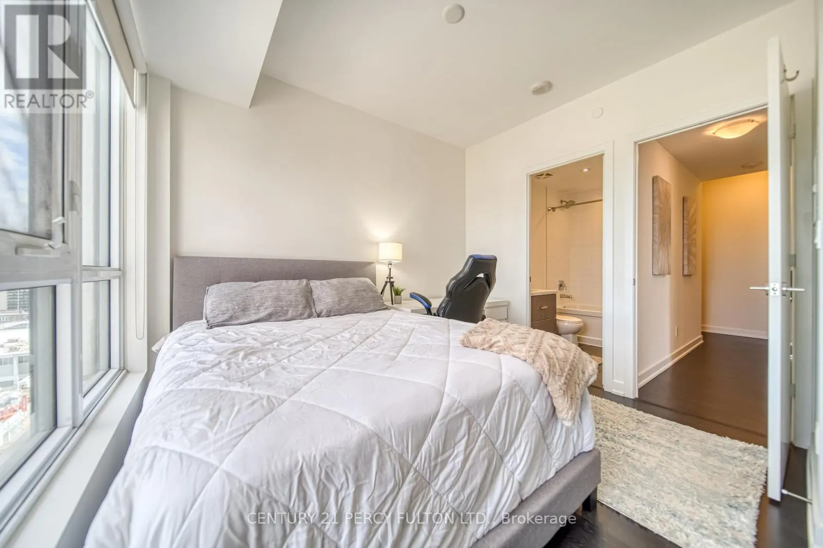 1211 - 501 ST. CLAIR AVENUE W