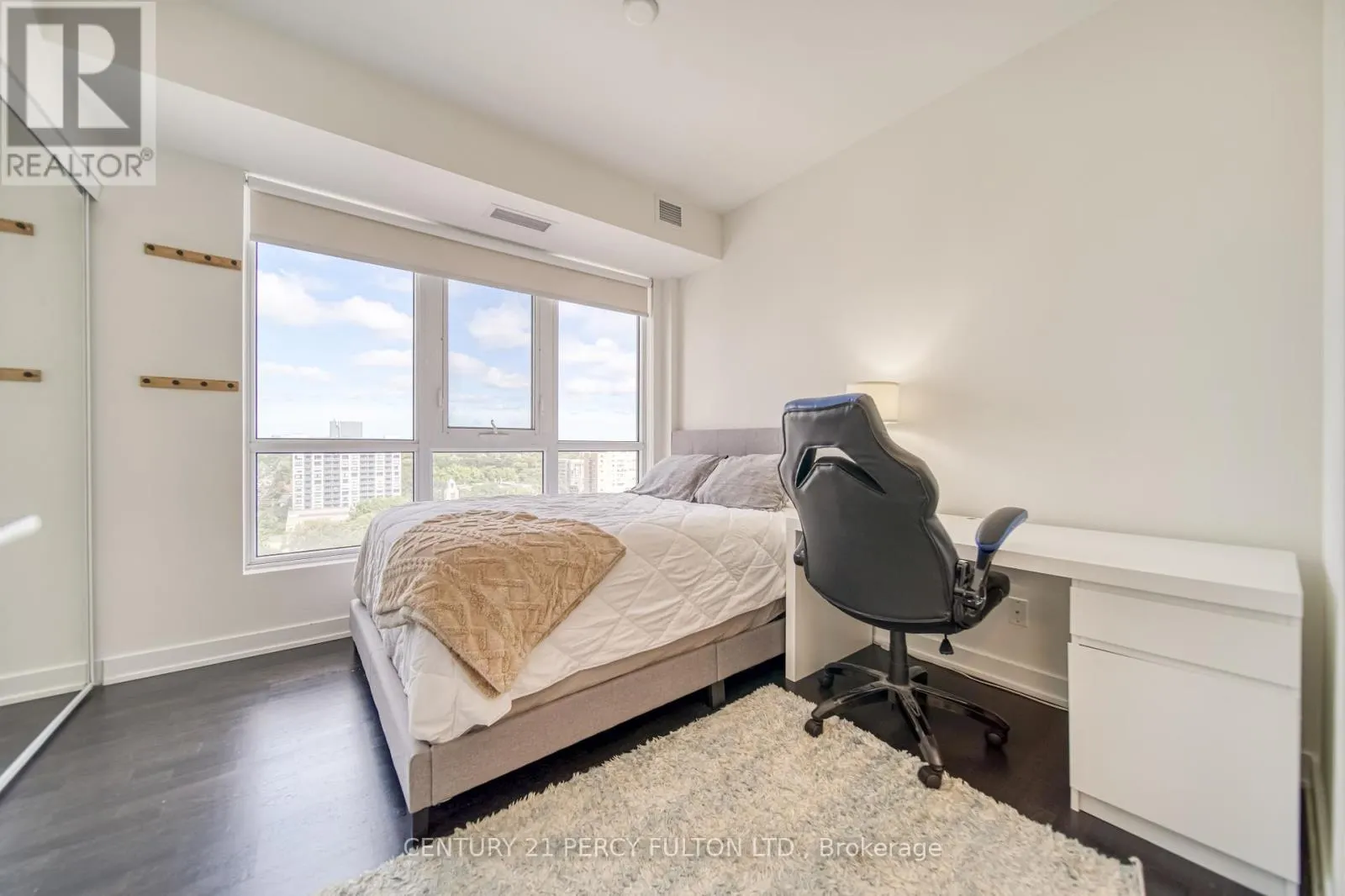 1211 - 501 ST. CLAIR AVENUE W