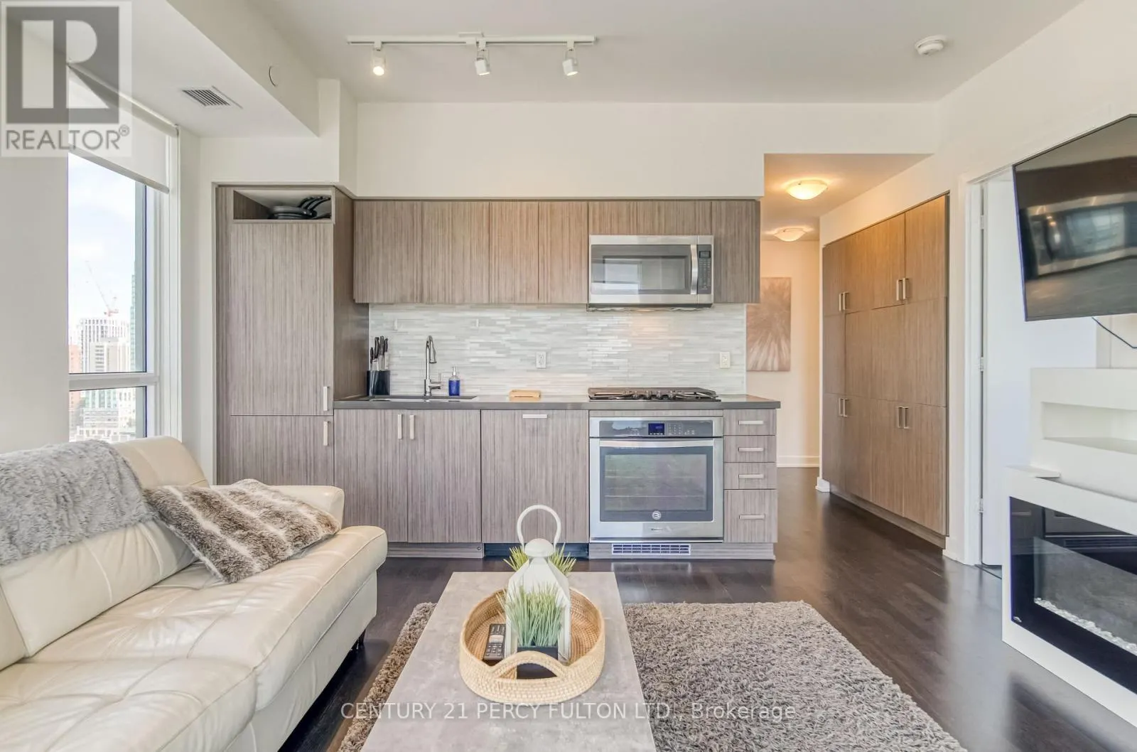 1211 - 501 ST. CLAIR AVENUE W
