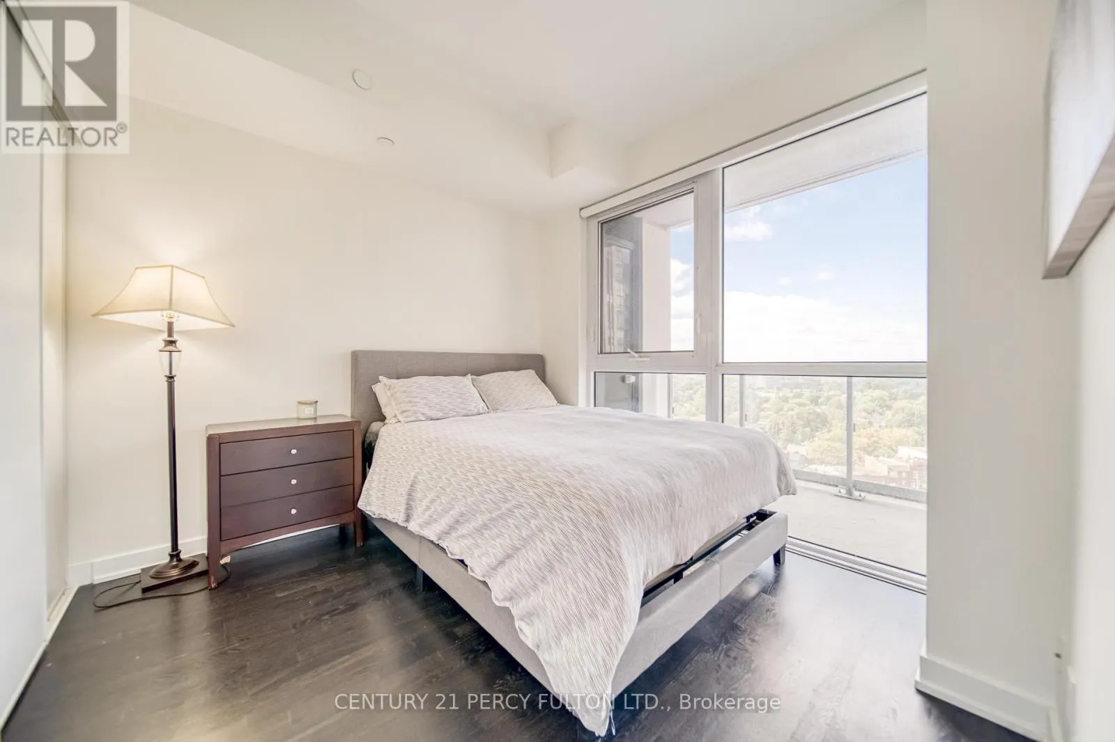 1211 - 501 ST. CLAIR AVENUE W