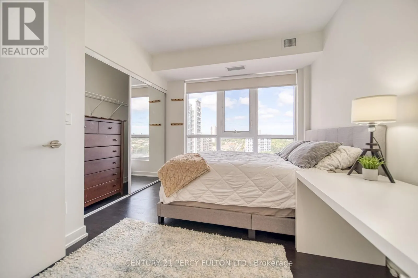 1211 - 501 ST. CLAIR AVENUE W