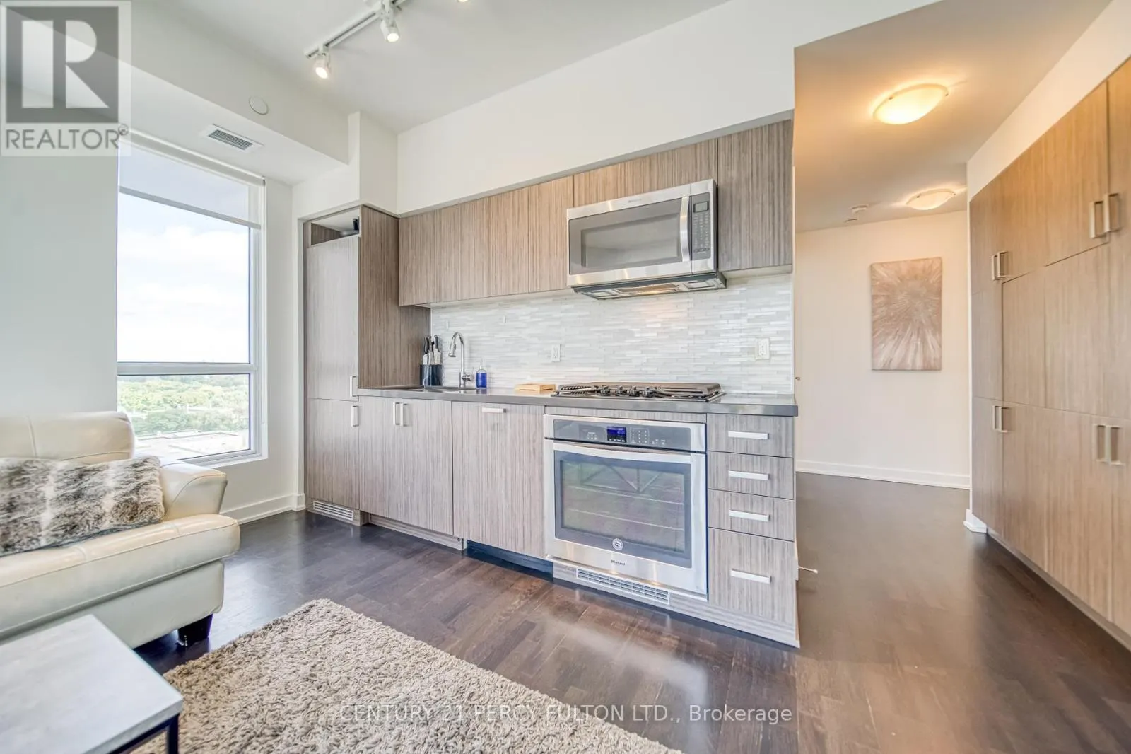 1211 - 501 ST. CLAIR AVENUE W