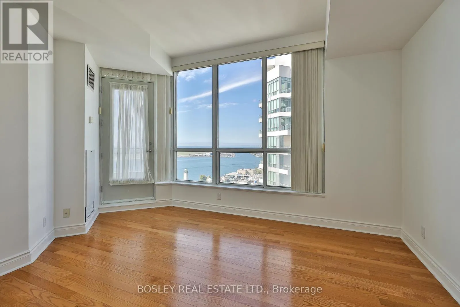 2508 - 228 QUEENS QUAY W