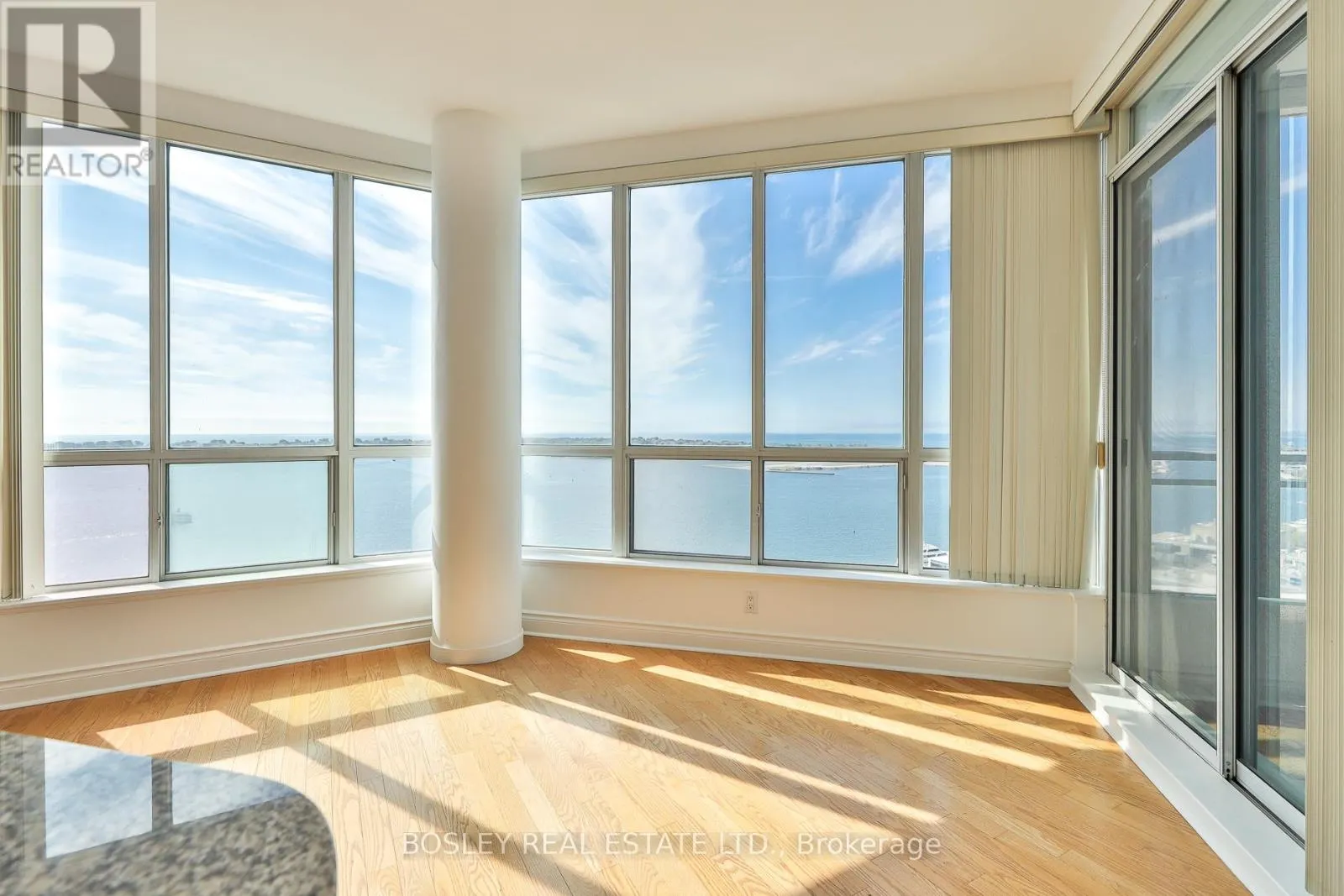 2508 - 228 QUEENS QUAY W