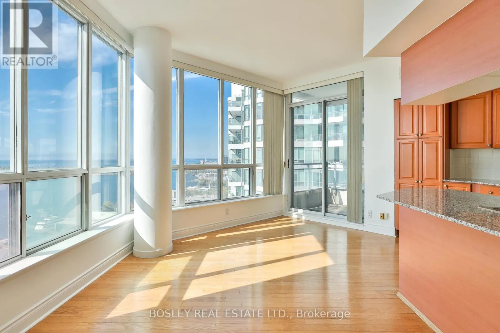 2508 - 228 QUEENS QUAY W