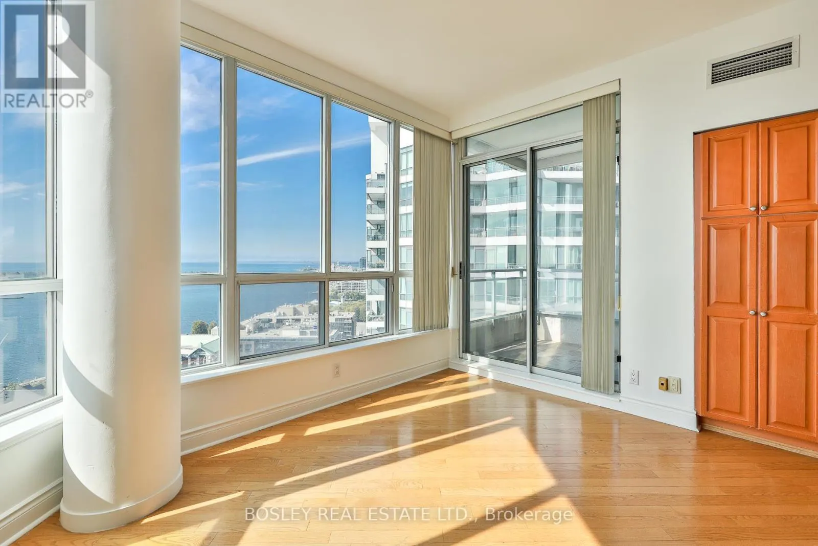 2508 - 228 QUEENS QUAY W