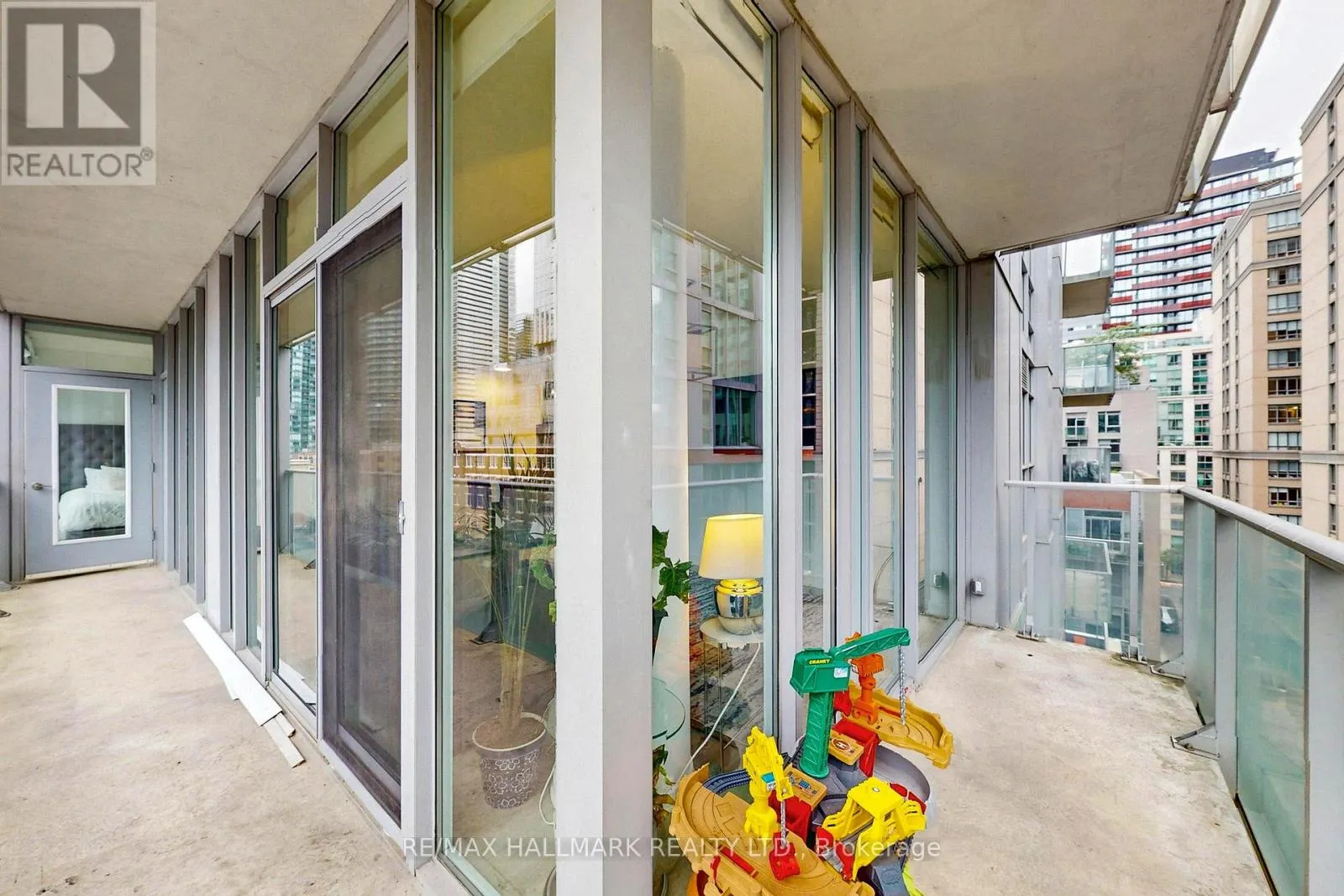 818 - 21 NELSON STREET