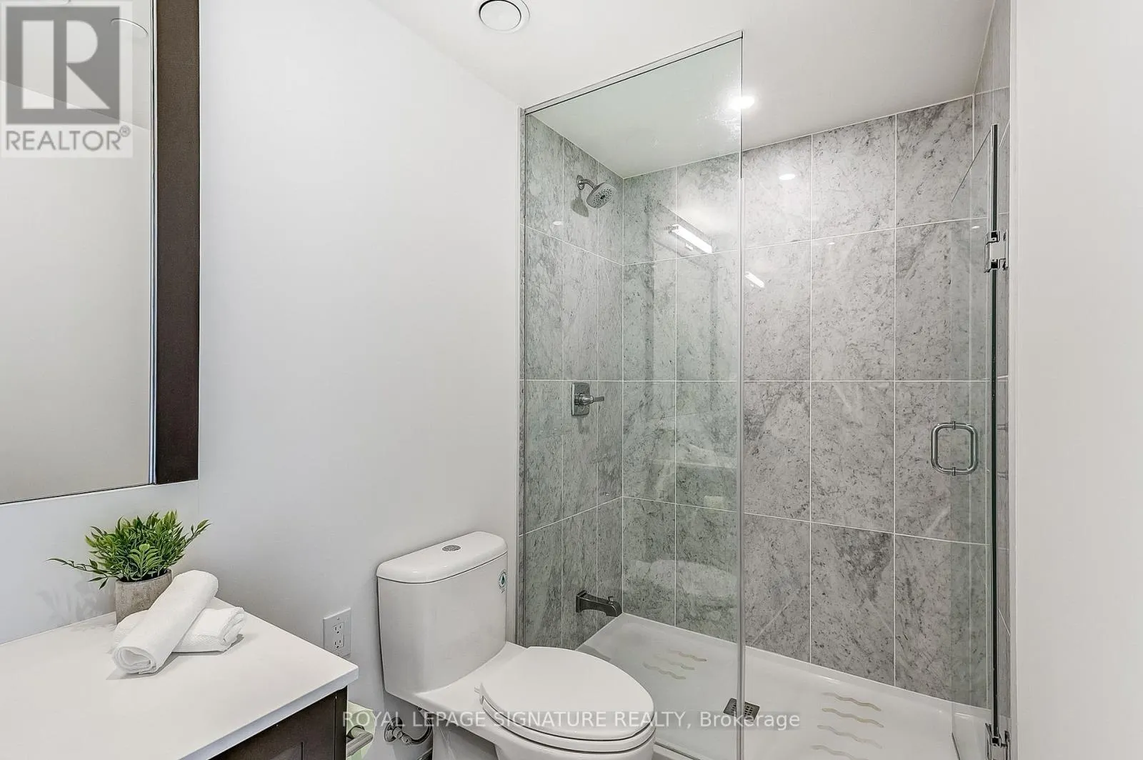 853 - 25 ADRA GRADO WAY