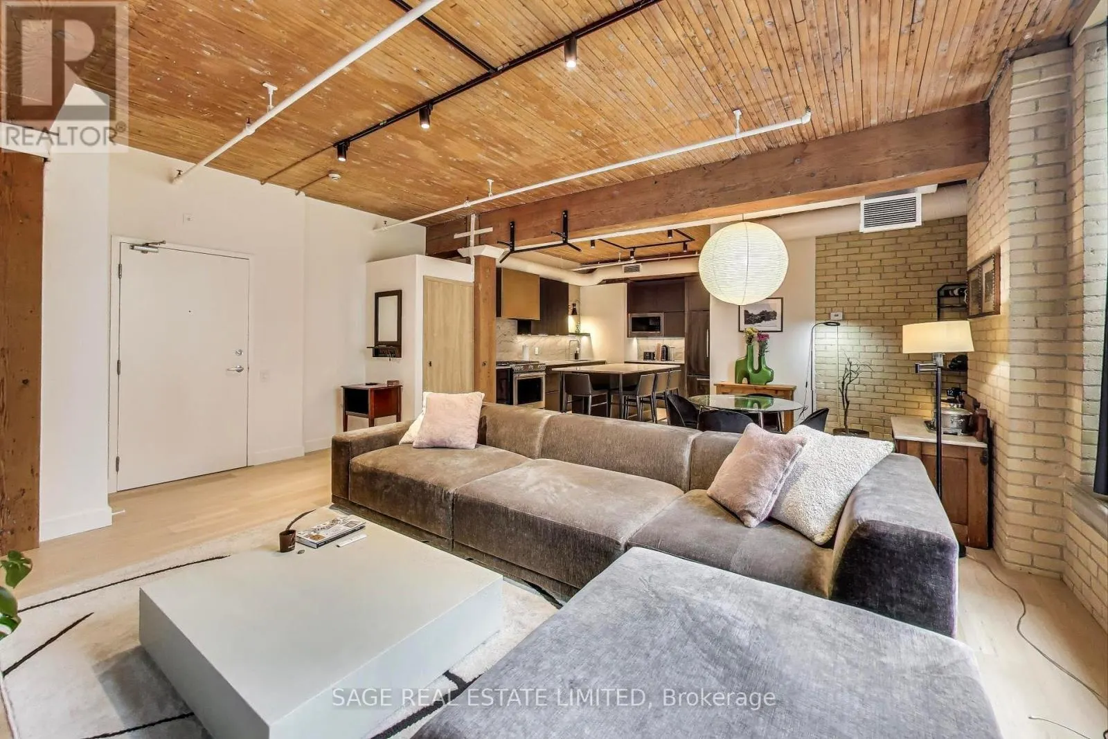 403 - 781 KING STREET W