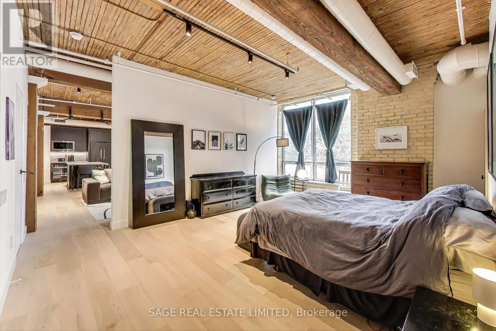 403 - 781 KING STREET W
