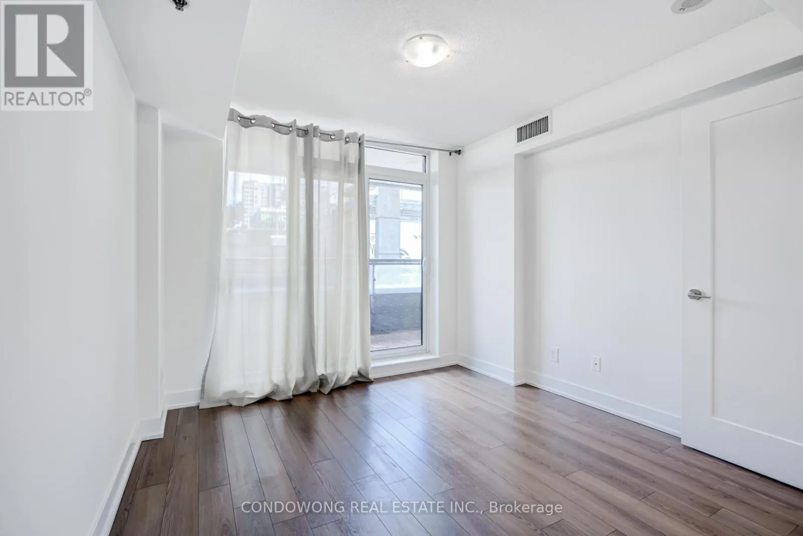 406 - 318 RICHMOND STREET W