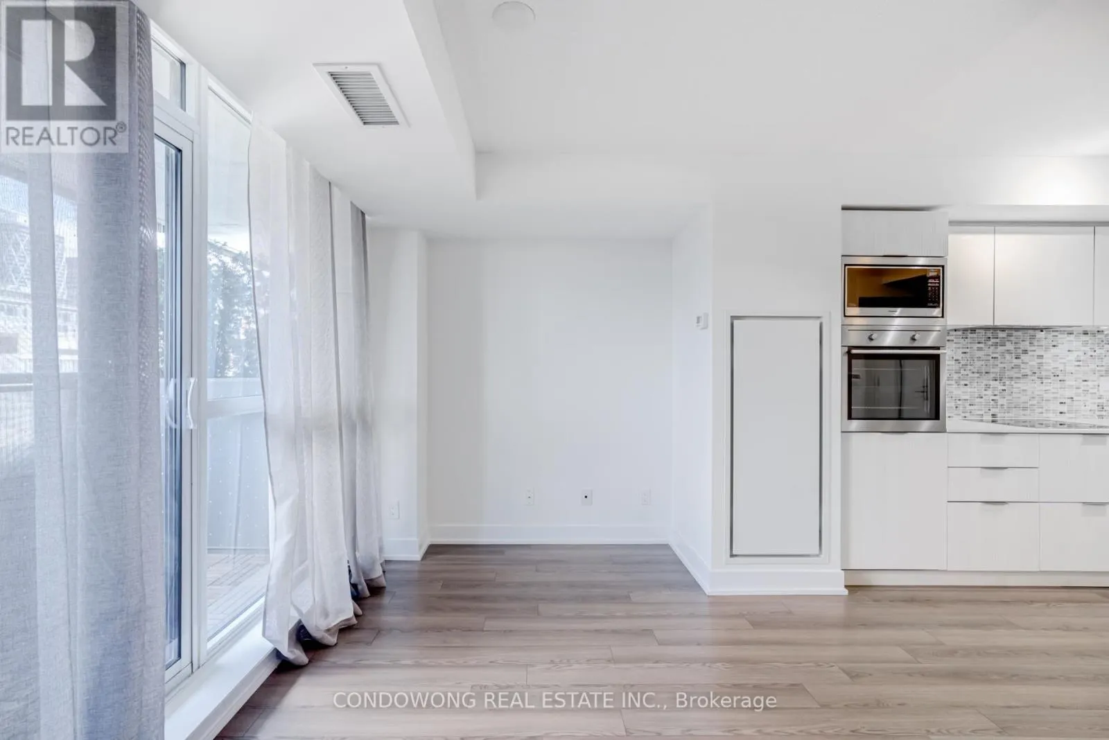 406 - 318 RICHMOND STREET W