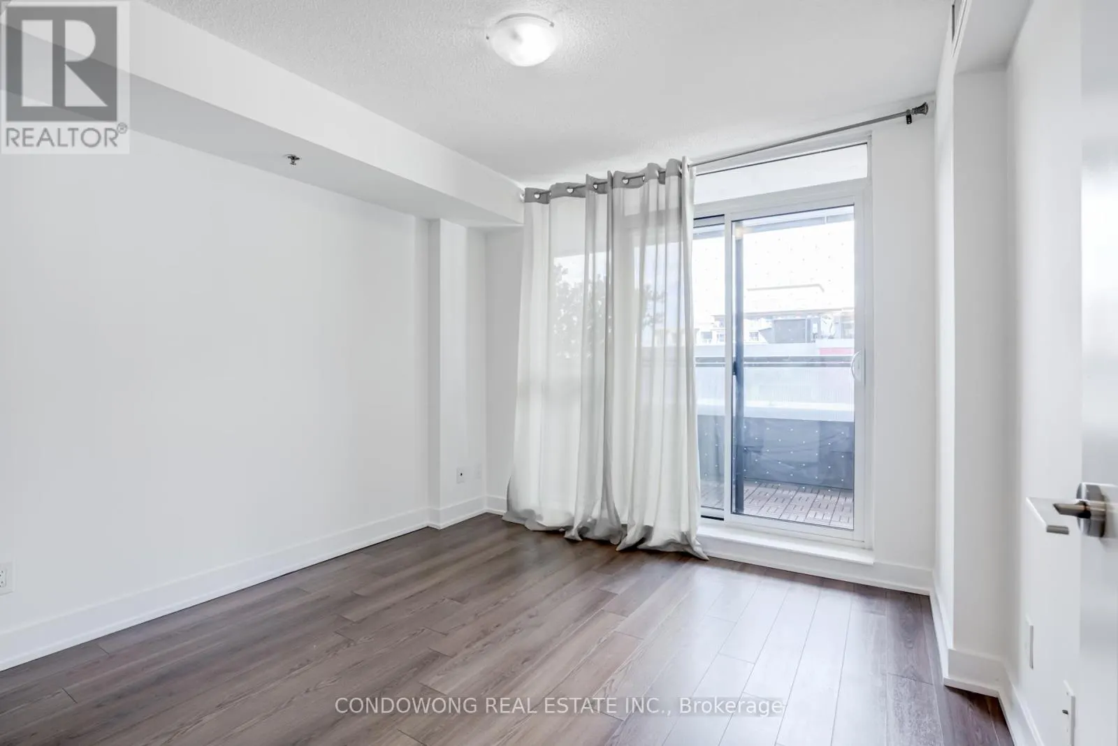 406 - 318 RICHMOND STREET W