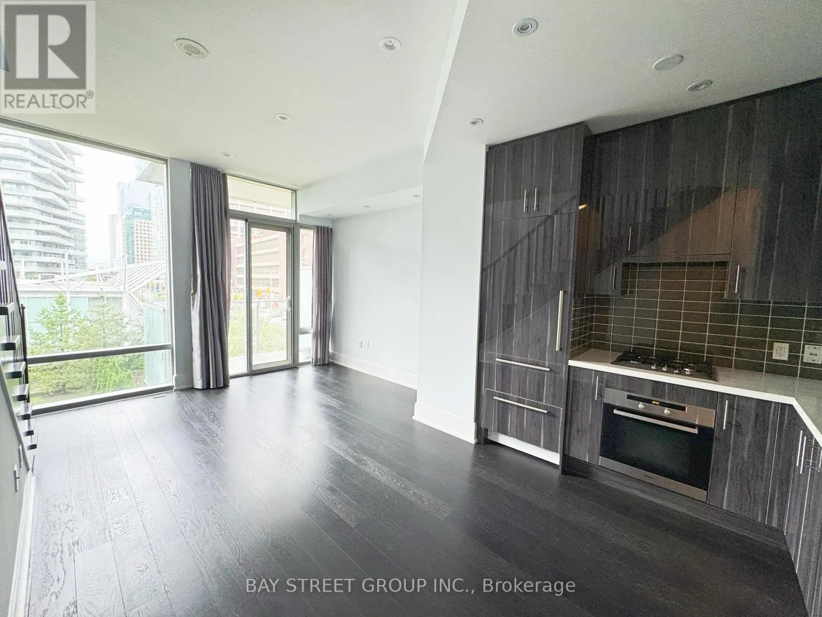 341 - 39 QUEENS QUAY E