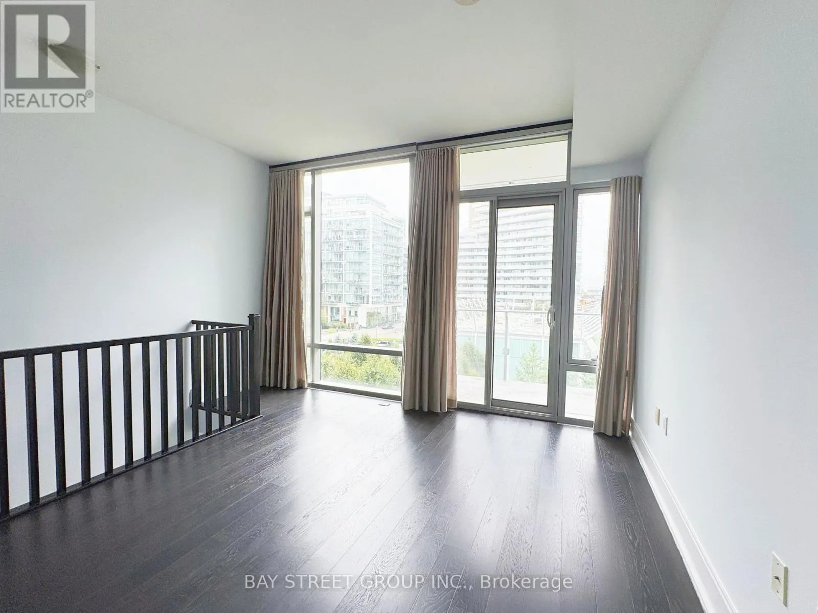 341 - 39 QUEENS QUAY E