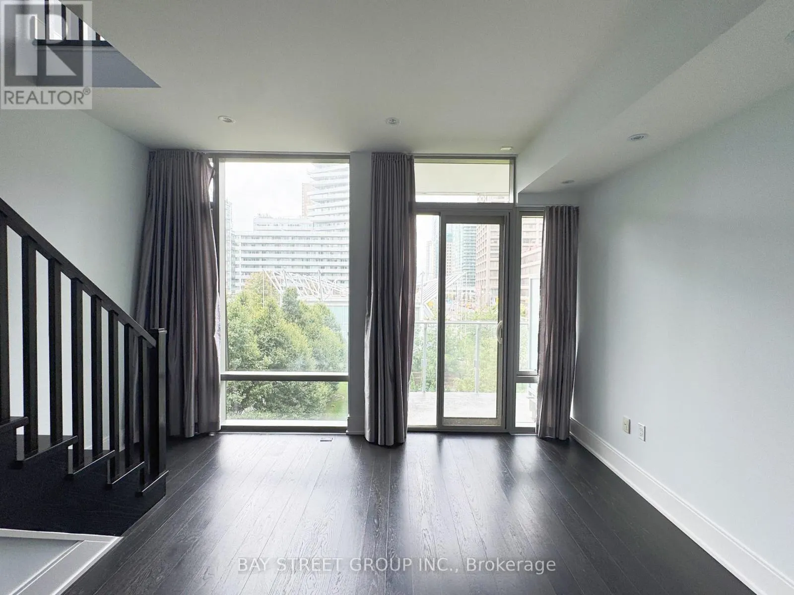 341 - 39 QUEENS QUAY E