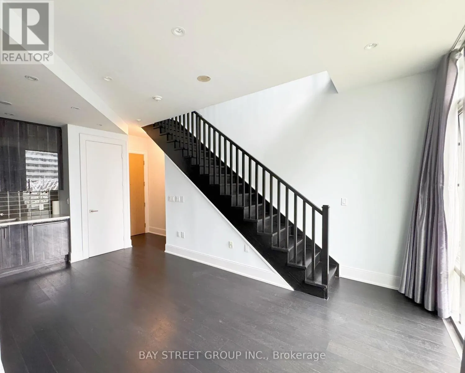 341 - 39 QUEENS QUAY E