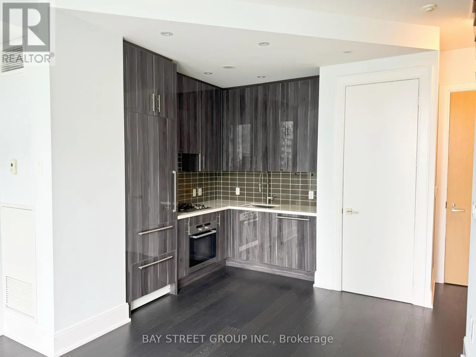 341 - 39 QUEENS QUAY E