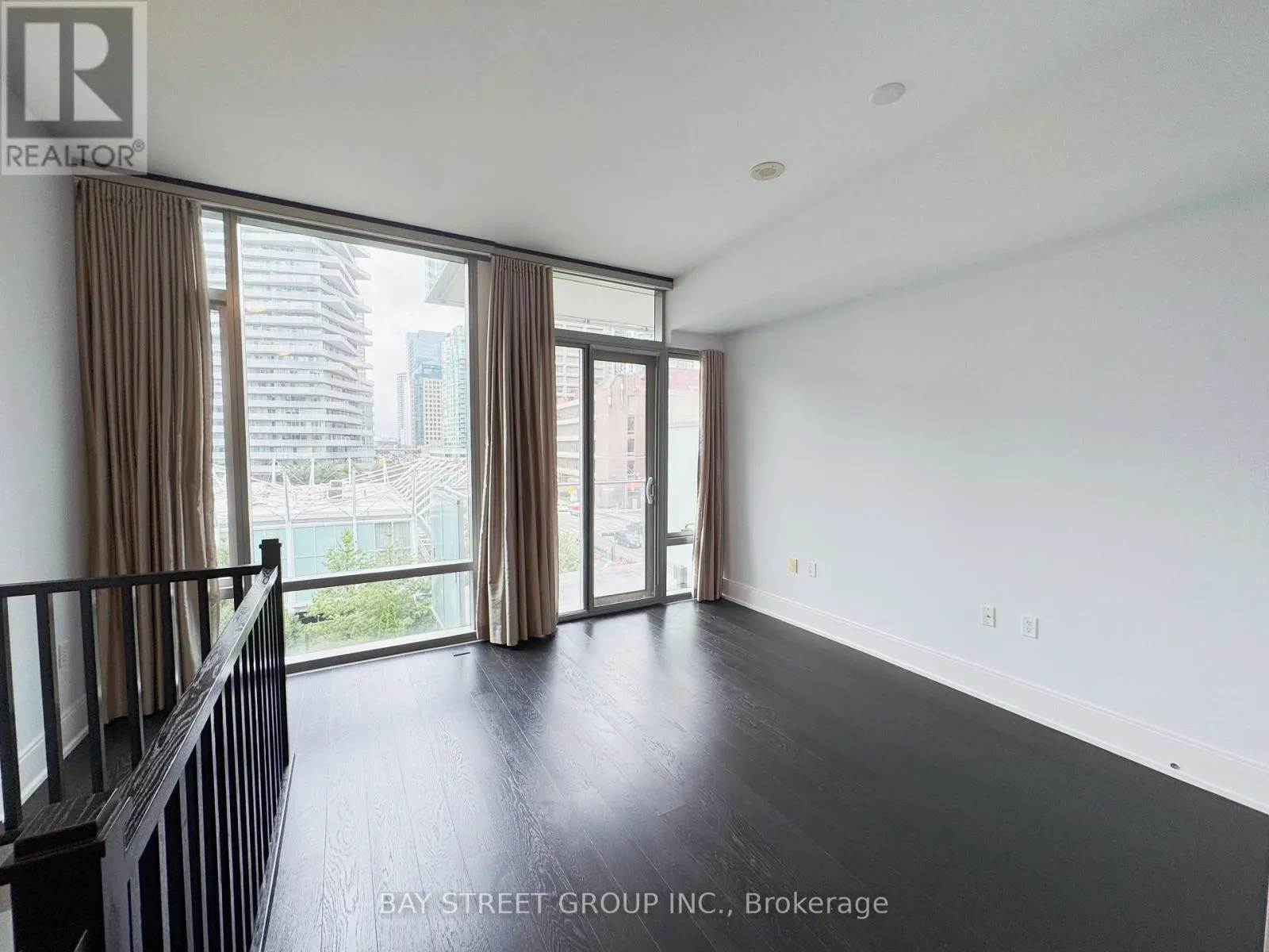 341 - 39 QUEENS QUAY E