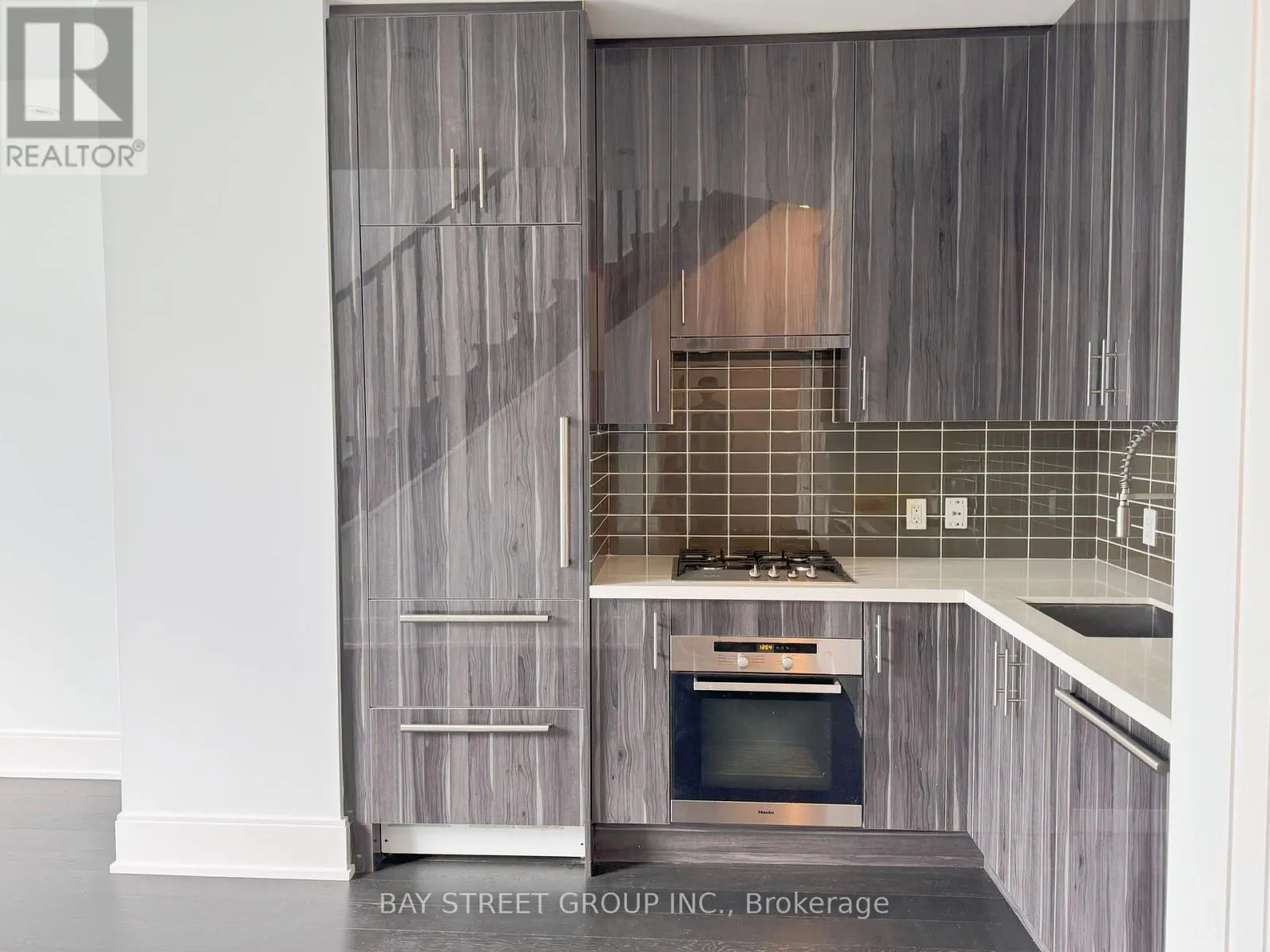 341 - 39 QUEENS QUAY E