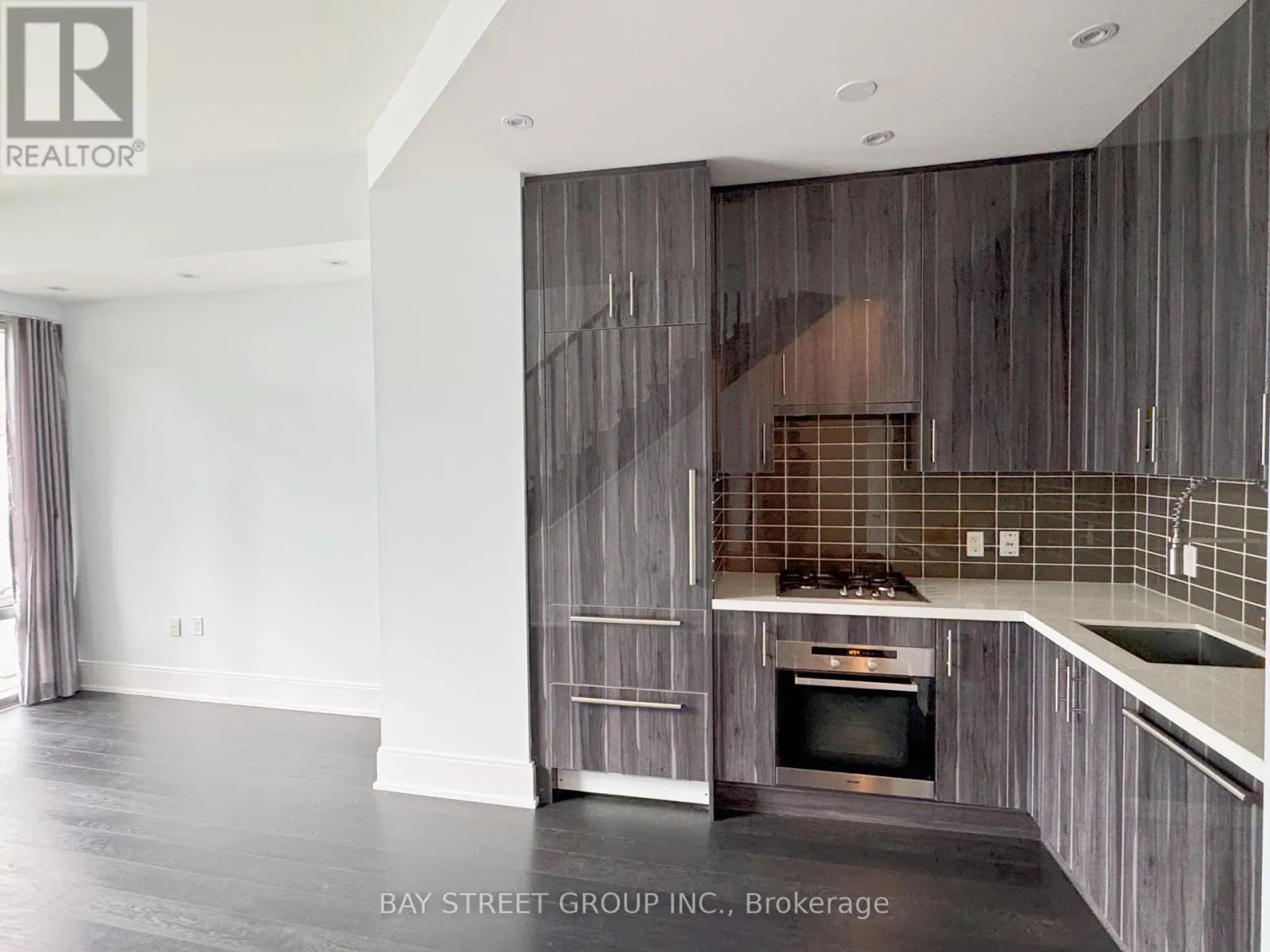 341 - 39 QUEENS QUAY E