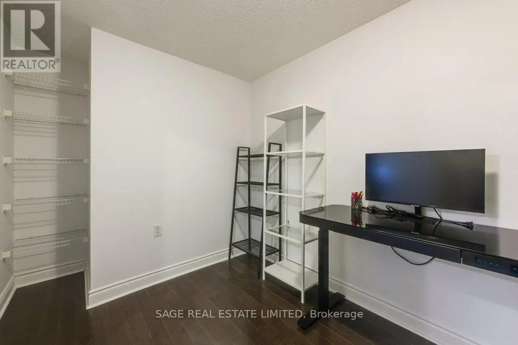 307 - 12 REAN DRIVE