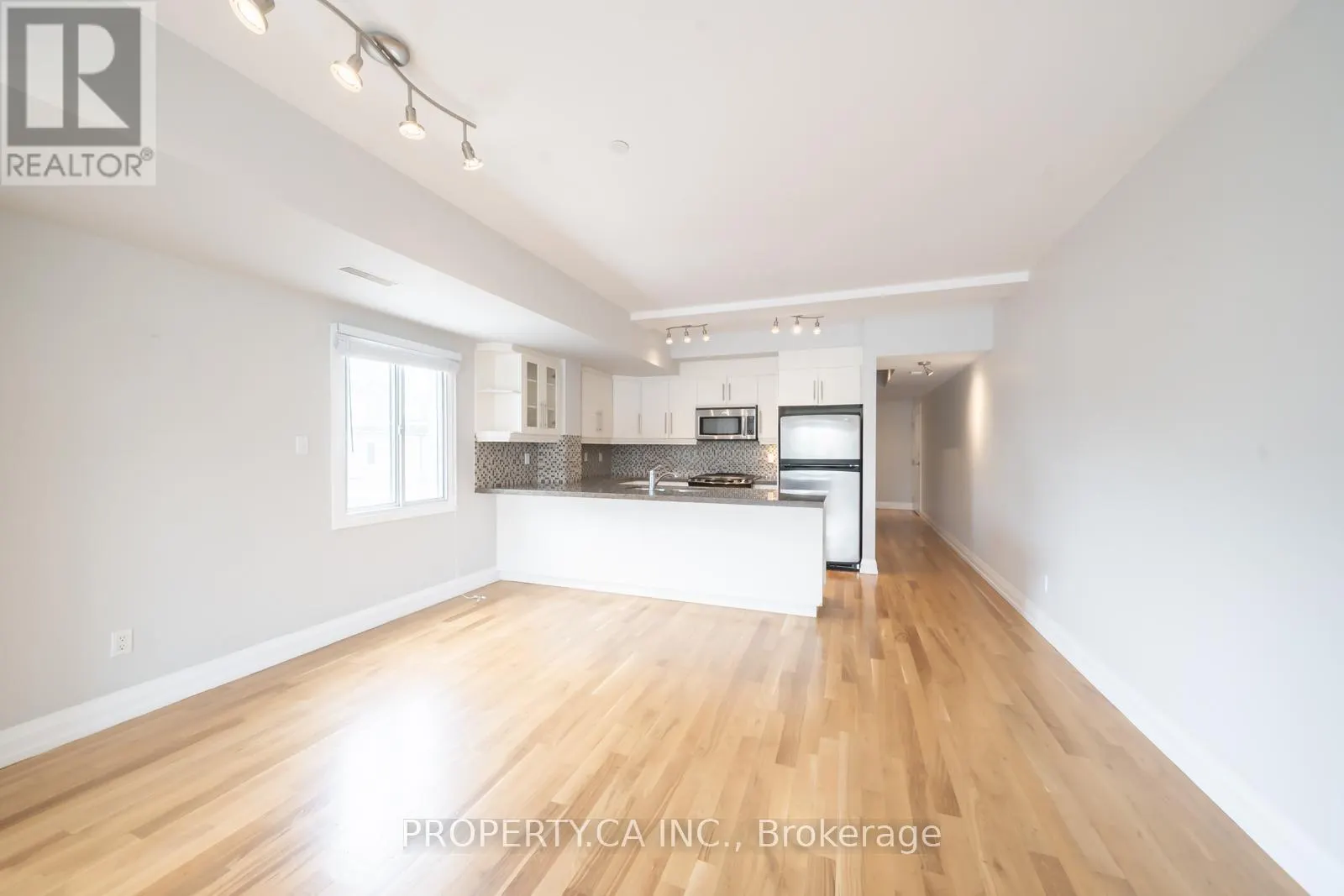 2 - 473 DUPONT STREET