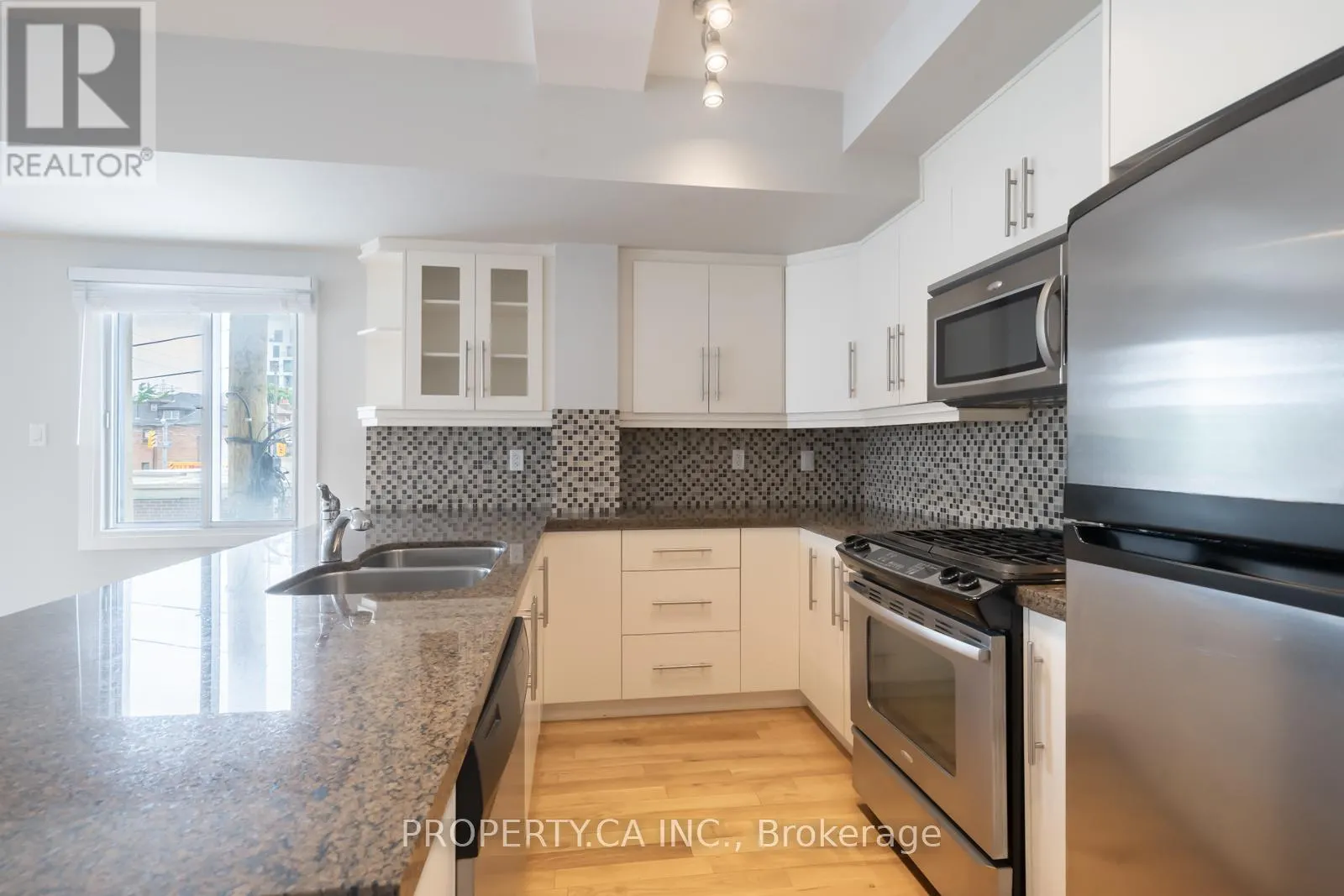 2 - 473 DUPONT STREET