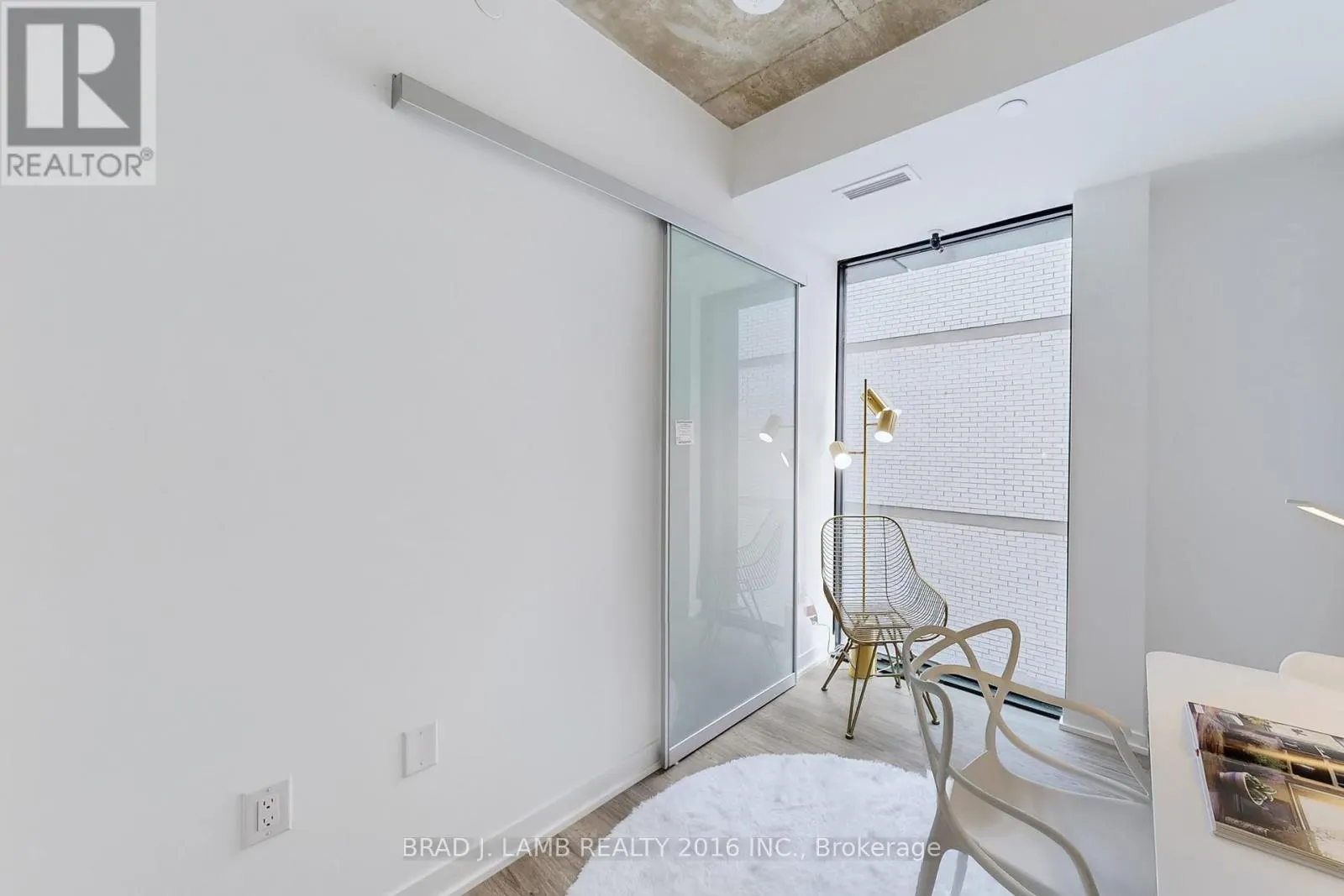 1011 - 195 MCCAUL STREET