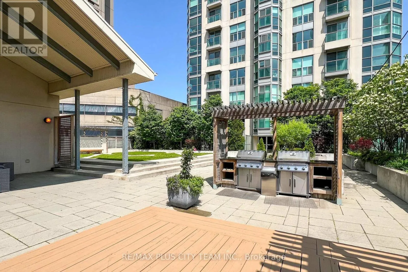 2515 - 8 PARK ROAD