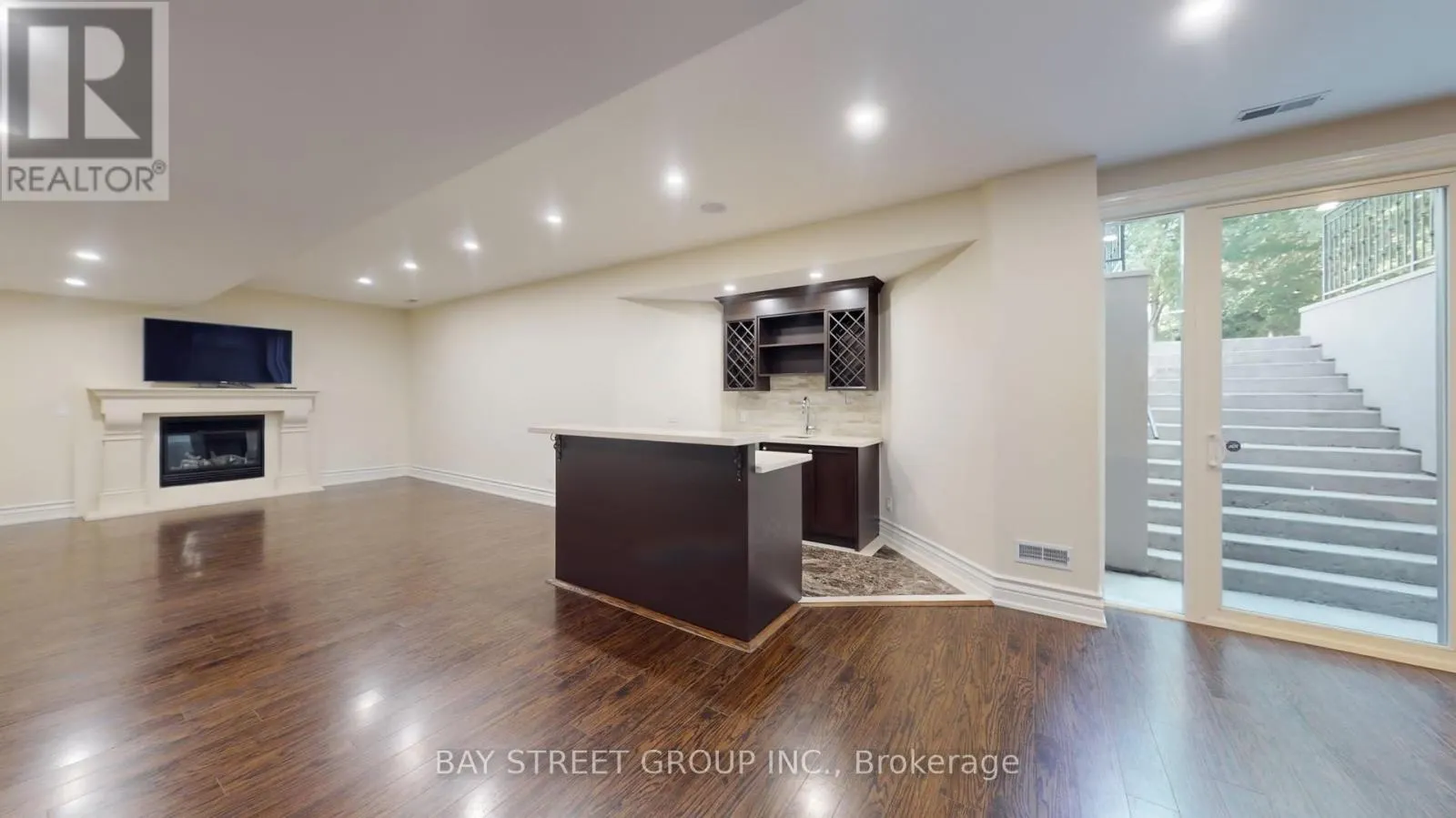 112 CENTRE AVENUE