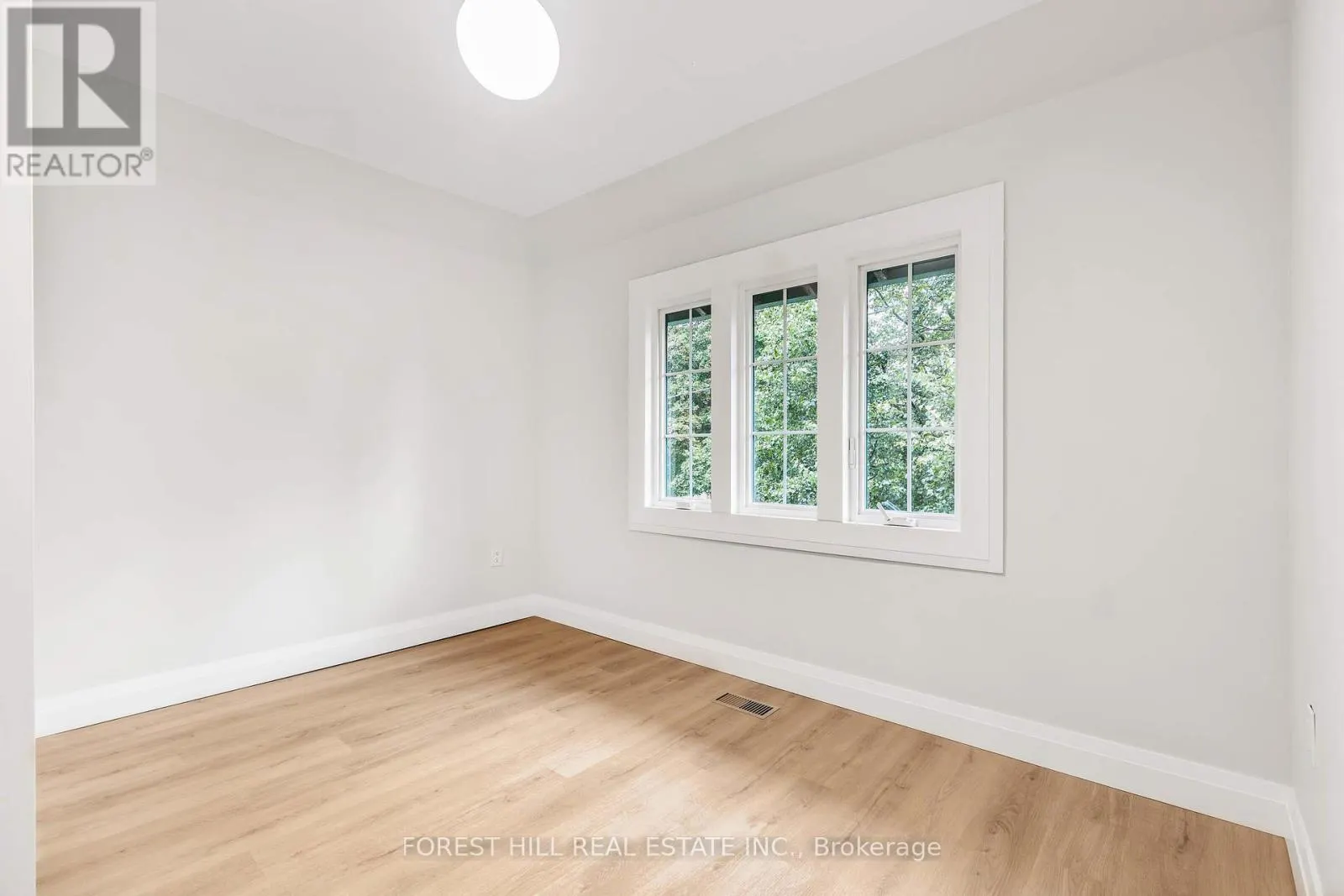 UPPER - 116 MANOR ROAD E