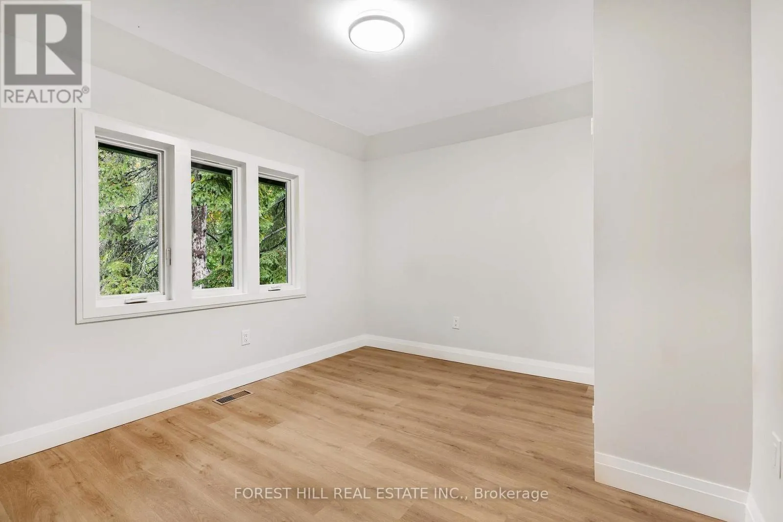UPPER - 116 MANOR ROAD E