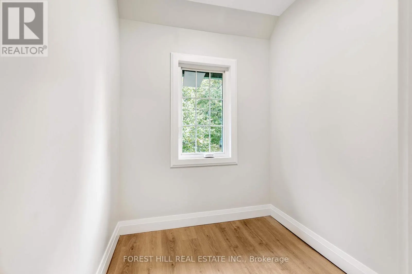 UPPER - 116 MANOR ROAD E