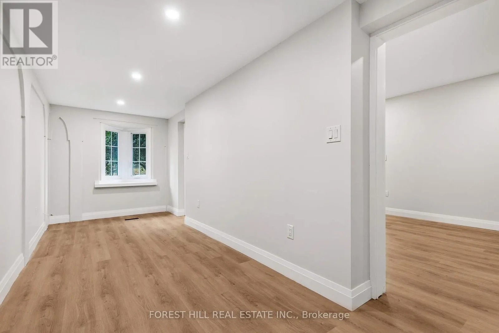 UPPER - 116 MANOR ROAD E