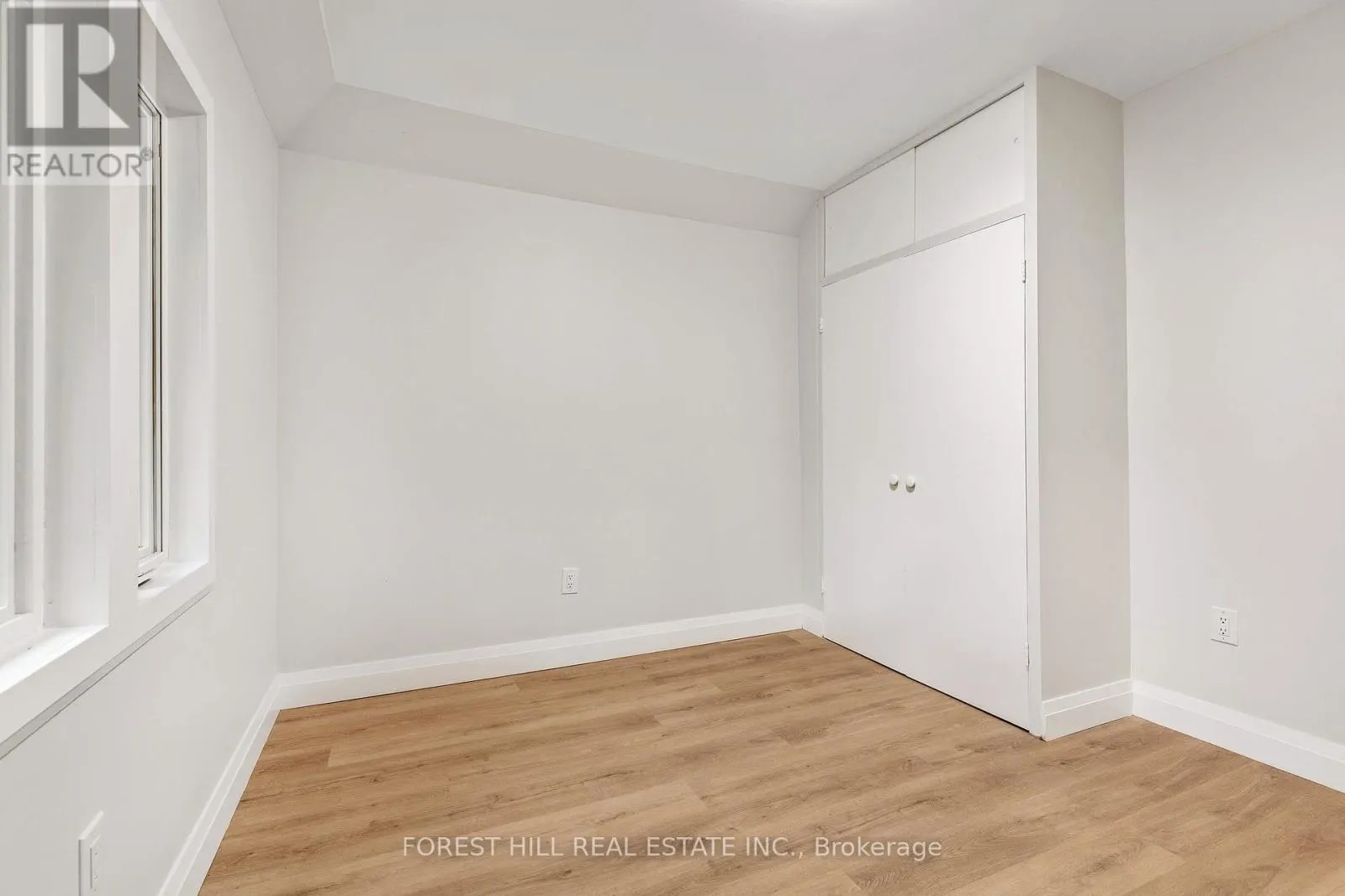 UPPER - 116 MANOR ROAD E