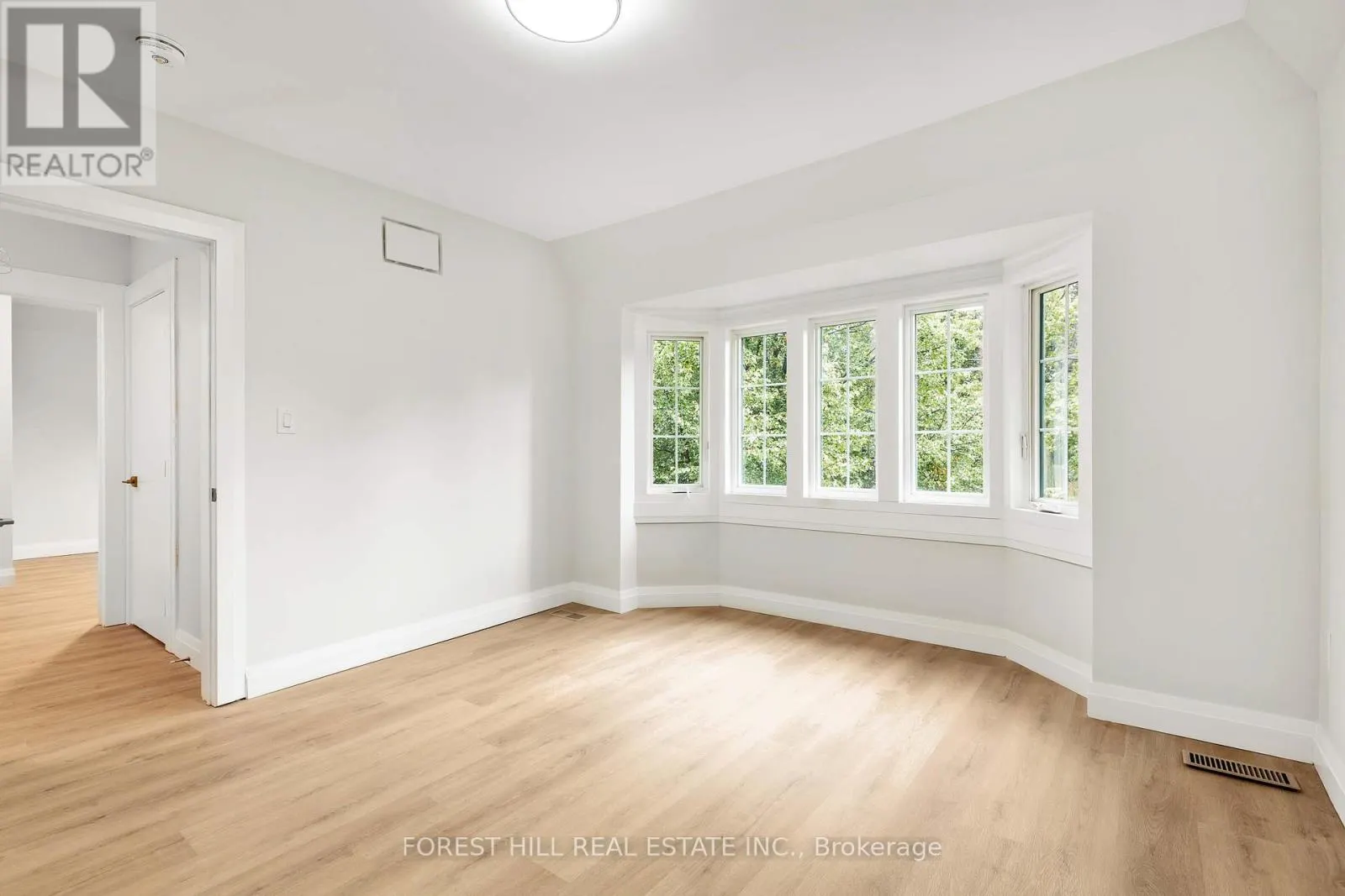 UPPER - 116 MANOR ROAD E