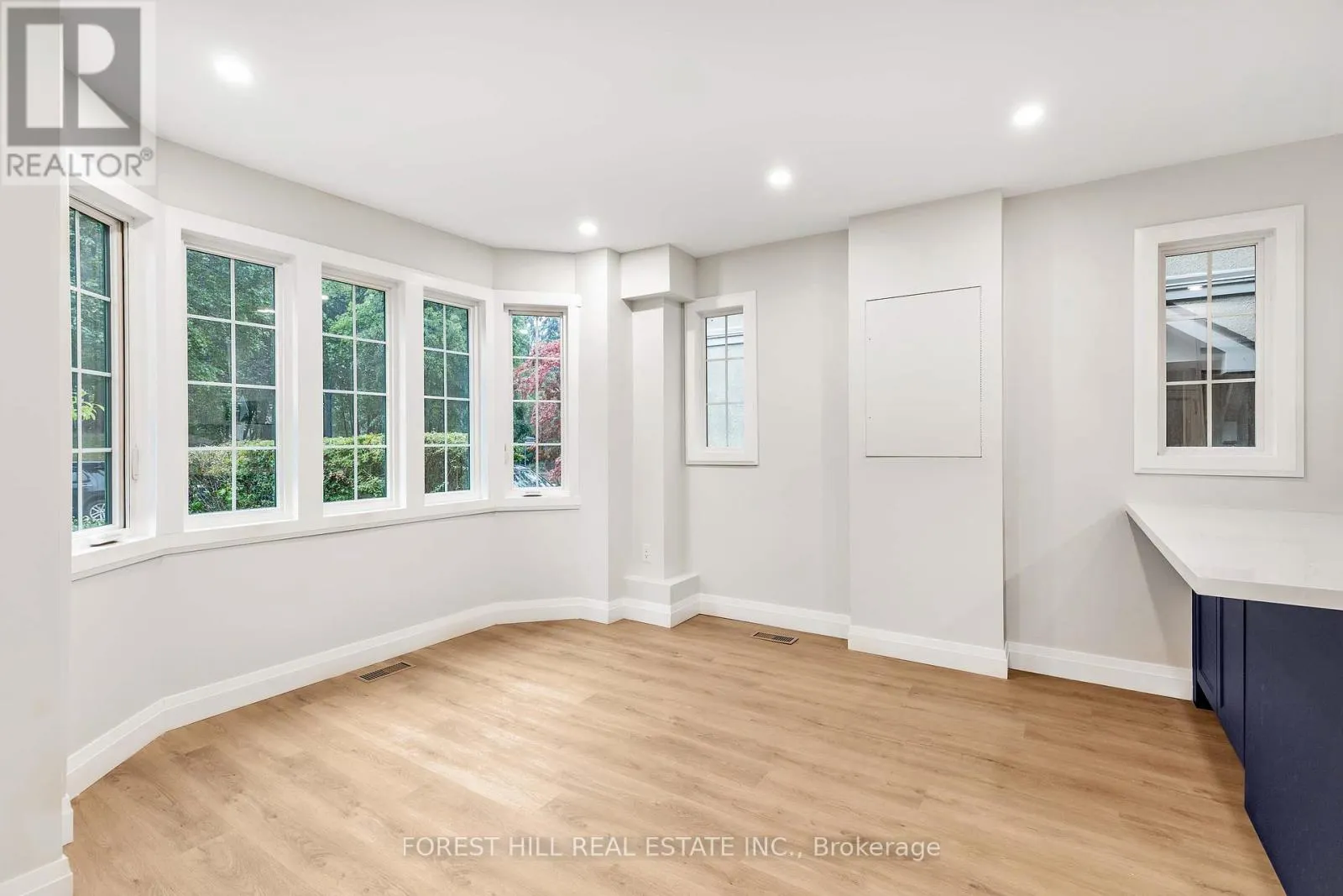 UPPER - 116 MANOR ROAD E