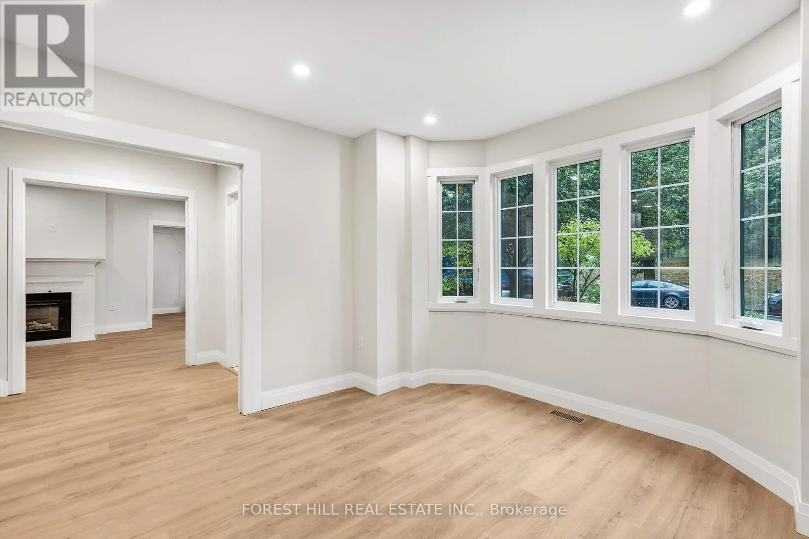 UPPER - 116 MANOR ROAD E