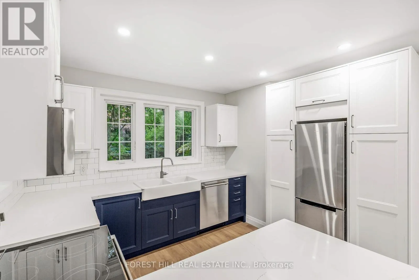 UPPER - 116 MANOR ROAD E